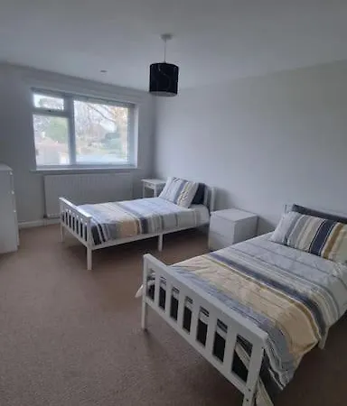 Spacious Self Contained Flat In Superb Location Lymington Exterior photo