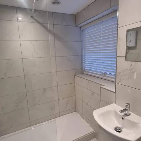 Spacious Self Contained Flat In Superb Location Lymington Exterior photo