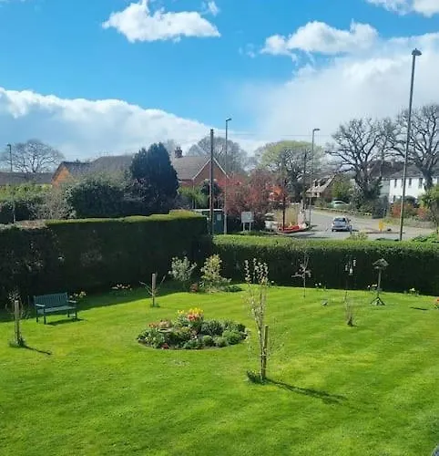 Spacious Self Contained Flat In Superb Location